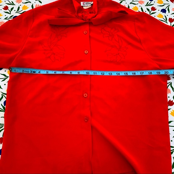 D'Allaird's Vintage Blouse - Picture 4 of 7